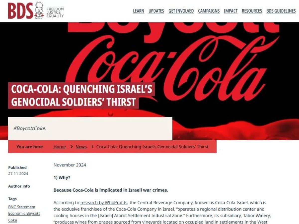 Napoli, dipendenti del Comune al sindaco: «Stop alla Coca-Cola nei distributori comunali»