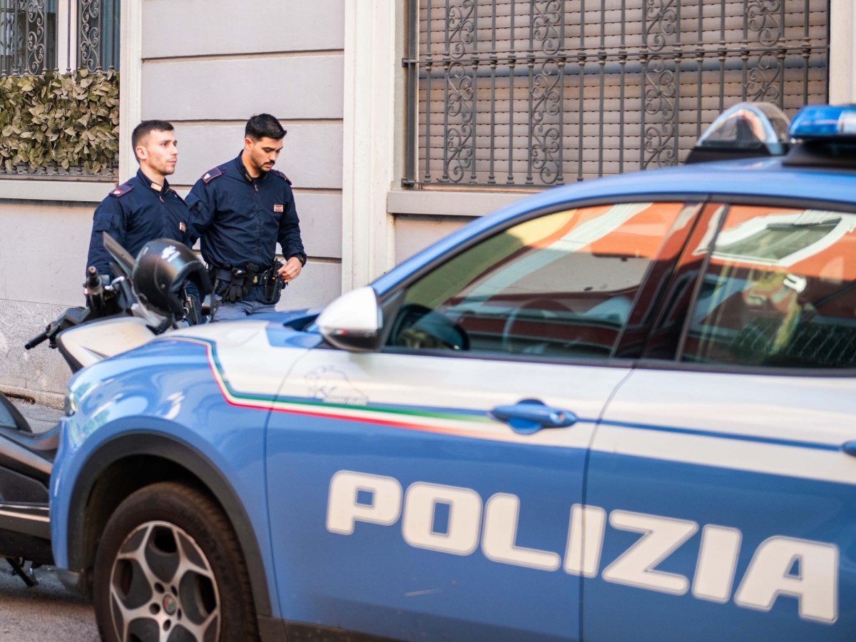 Sesto Rondò, 44enne picchiata sotto gli occhi della figlia piccola nel sottopasso del metrò perché non indossa il velo islamico