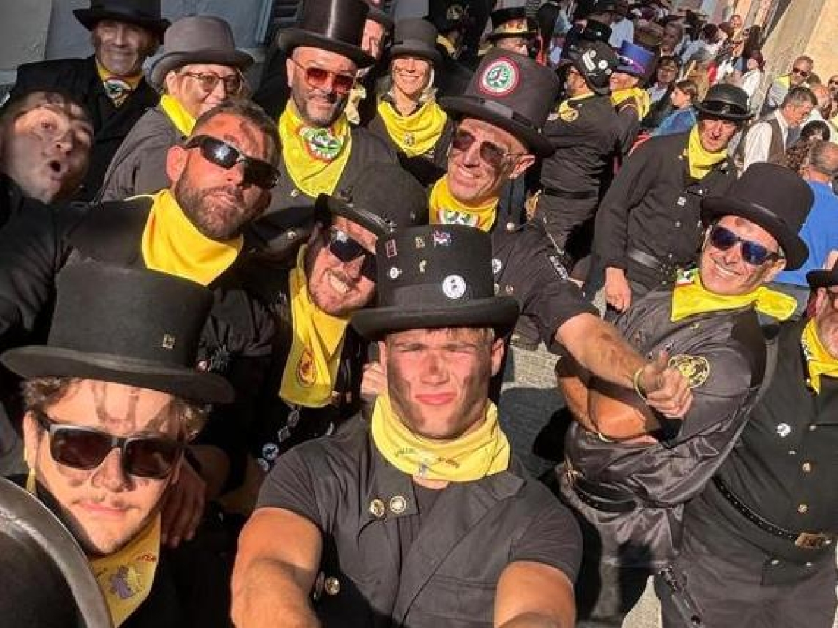 Alessio Milani, lo spazzacamino più giovane d'Italia: «La gente ci immagina come Mary Poppins ma siamo diventati Hi-tech, usiamo microcamere e spazzole elettriche»