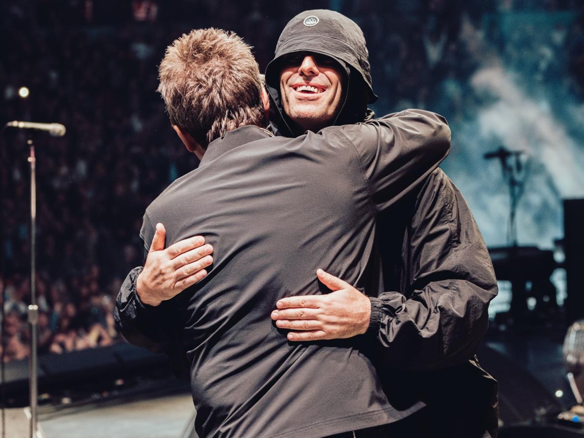 Oasis, l'abbraccio di Noel e Liam e la promessa: «Ci vediamo nel 2027». Ecco perché non bisognava perdersi la reunion