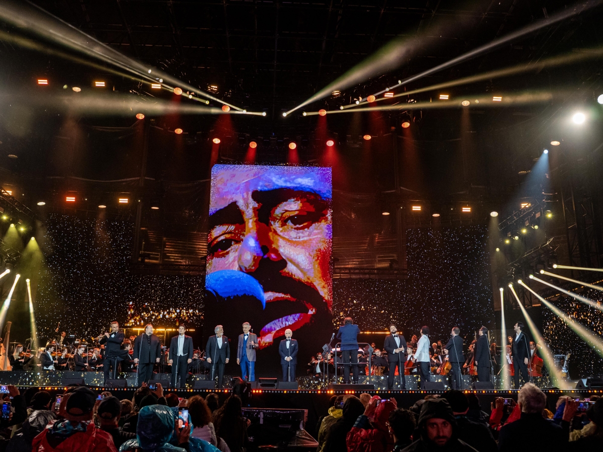 Pavarotti, all'Arena di Verona l'omaggio di tanti artisti. Ligabue: «Non so chi fosse più rock fra noi due». Beatrice Venezi: «Fu un po' bistrattato da certi ambienti»