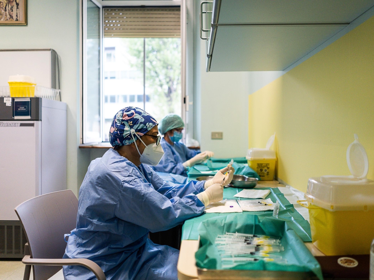 Vaccinazioni contro l'influenza in Lombardia: sabato 11 ottobre «open day» per adulti e ragazzi allo stadio di San Siro