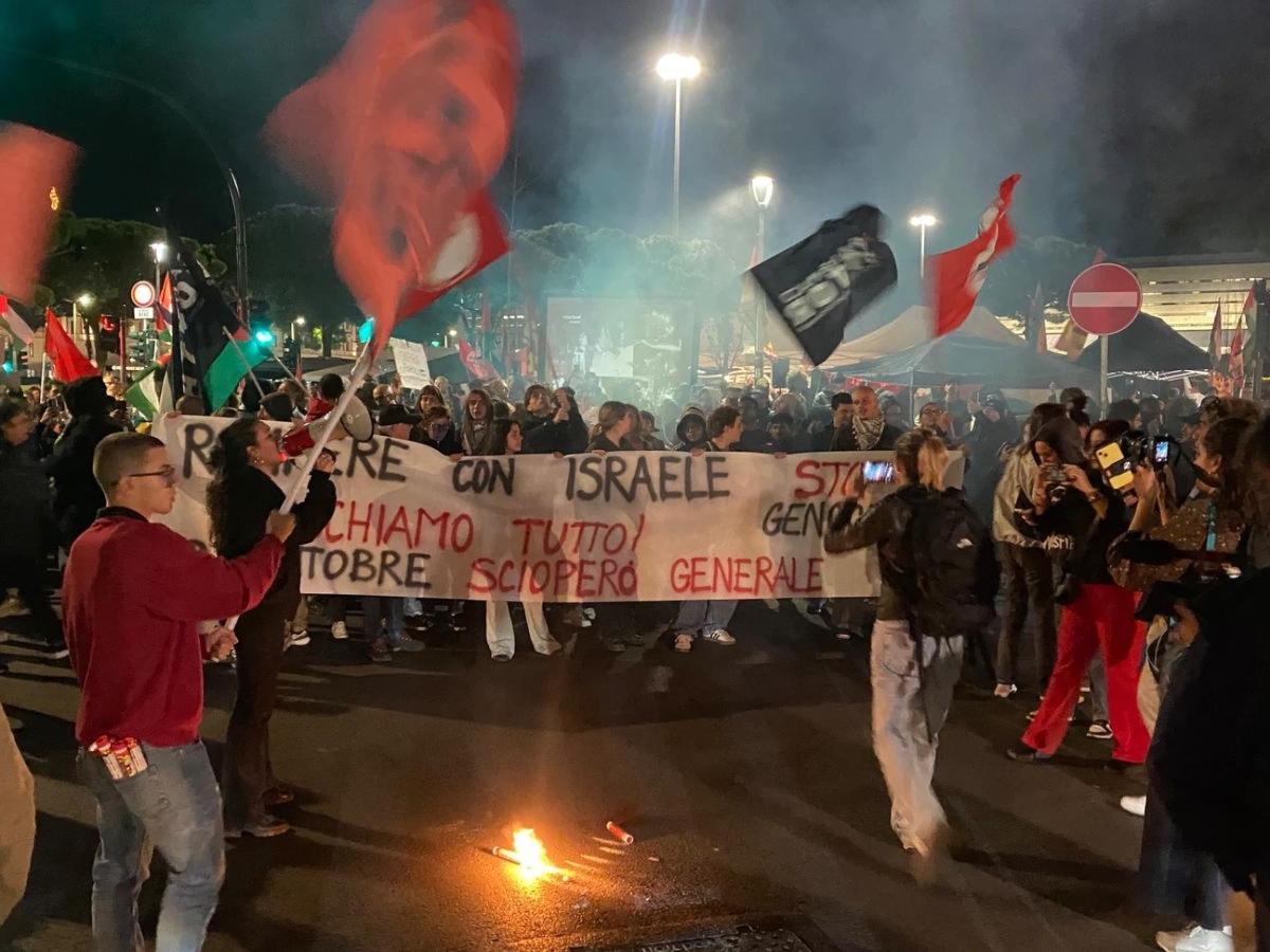 Roma, manifestazioni e scioperi per la Flotilla e Gaza: le notizie in diretta | Scontri nella notte, alle 18.30 presidio al Colosseo