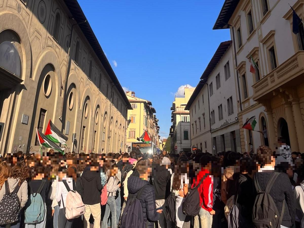 Firenze, la protesta degli studenti per lo stop alla Flotilla: assemblee e sit-in, bloccata via Colonna. A Pisa occupato Palazzo Ricci