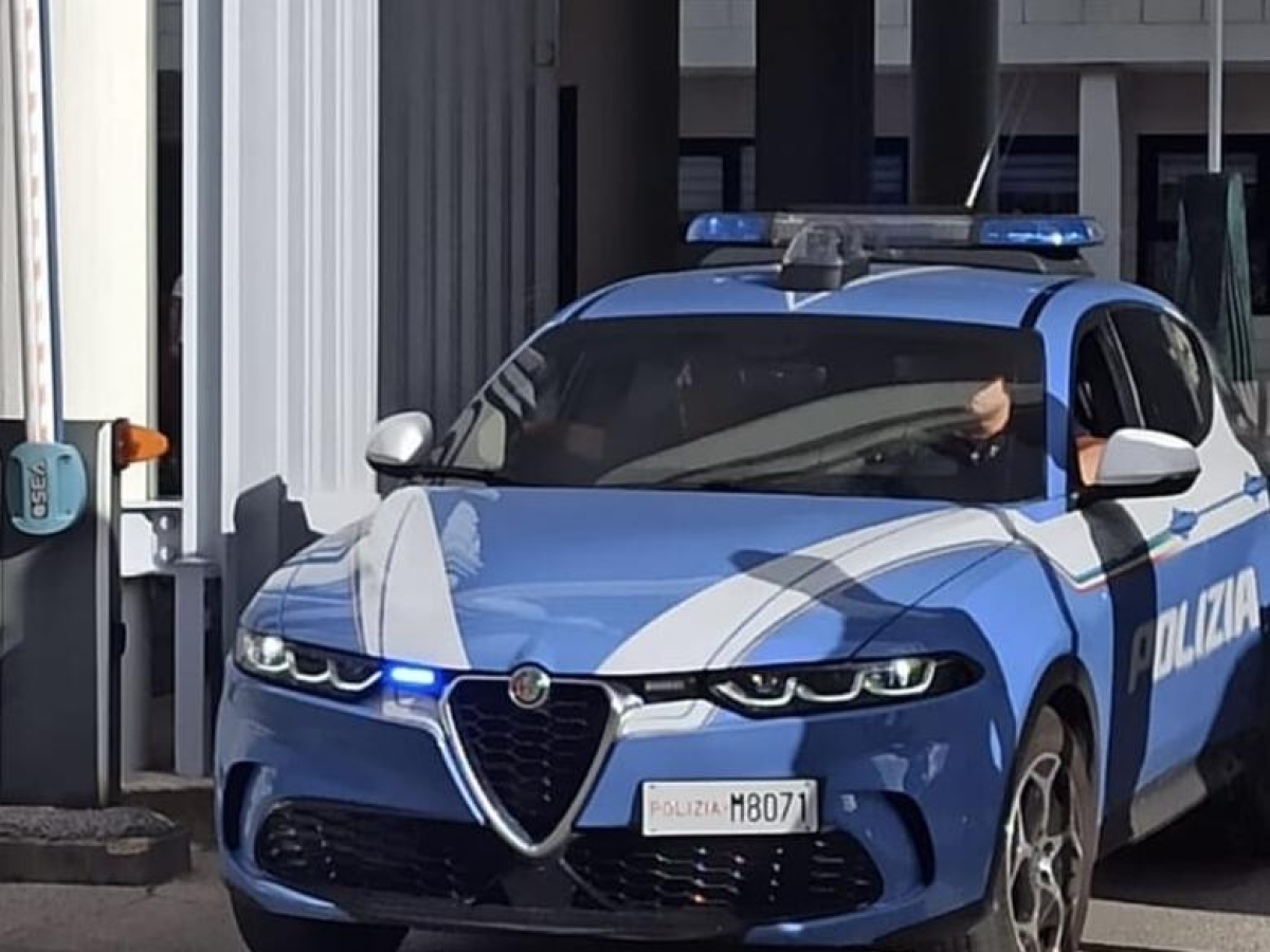 Milano, in viale Tunisia un bar si mobilita in difesa dell'imbrattatore di muri: tre agenti feriti. Ma alla fine 13 finiscono in manette