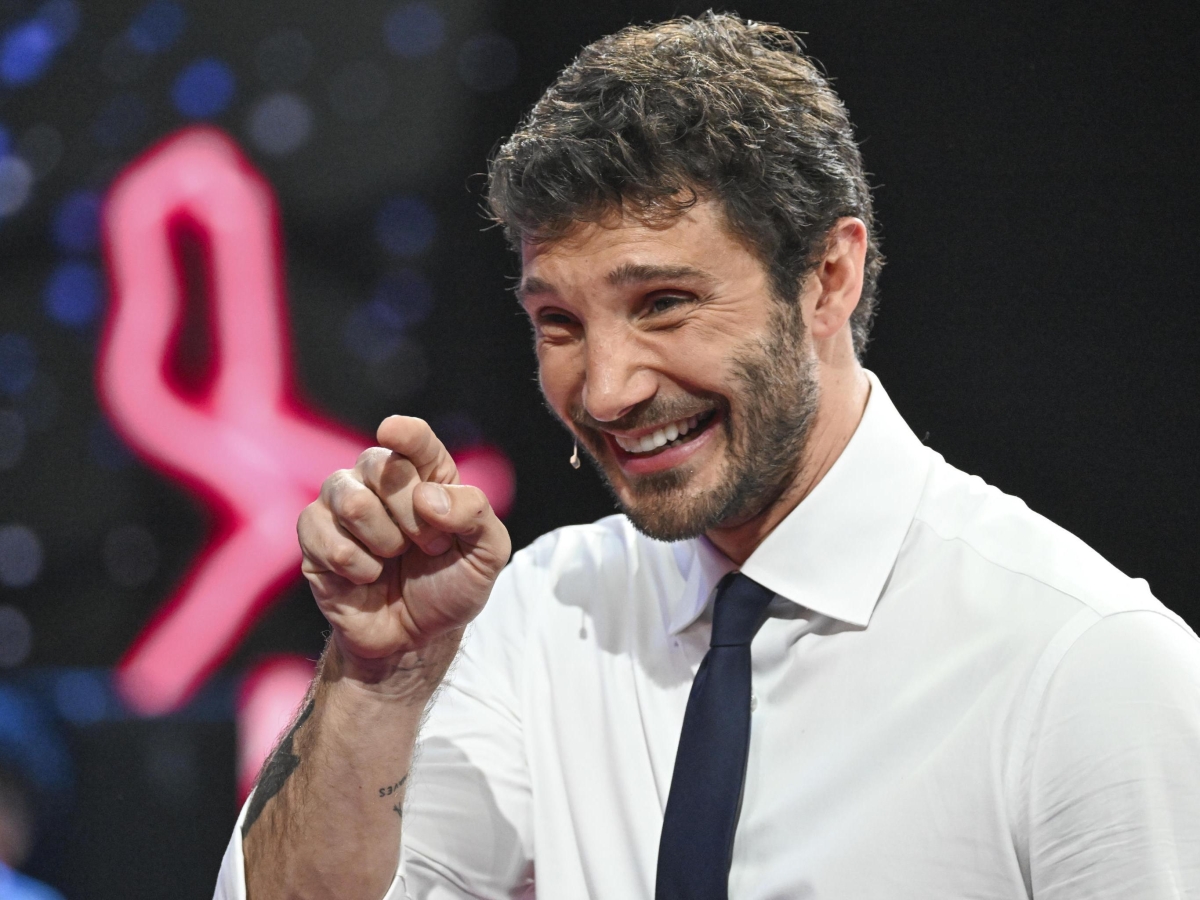Stefano De Martino: Sanremo 2027? Non mi riguarda, io devo combattere con Gerry Scotti»