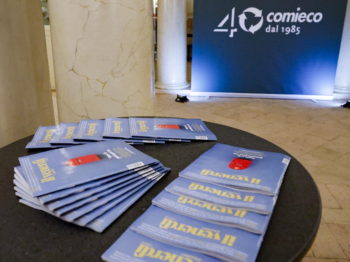 Roma, 40 anni di differenziata. Il Report 2024 di Comieco: «Con la carta raccolta nel Lazio si può riempire il Colosseo»