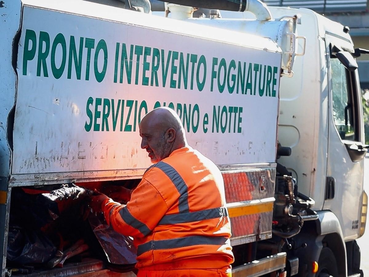 Tombini e caditoie a Roma, un piano contro gli allagamenti: bando da 5 milioni per la manutenzione e la pulizia