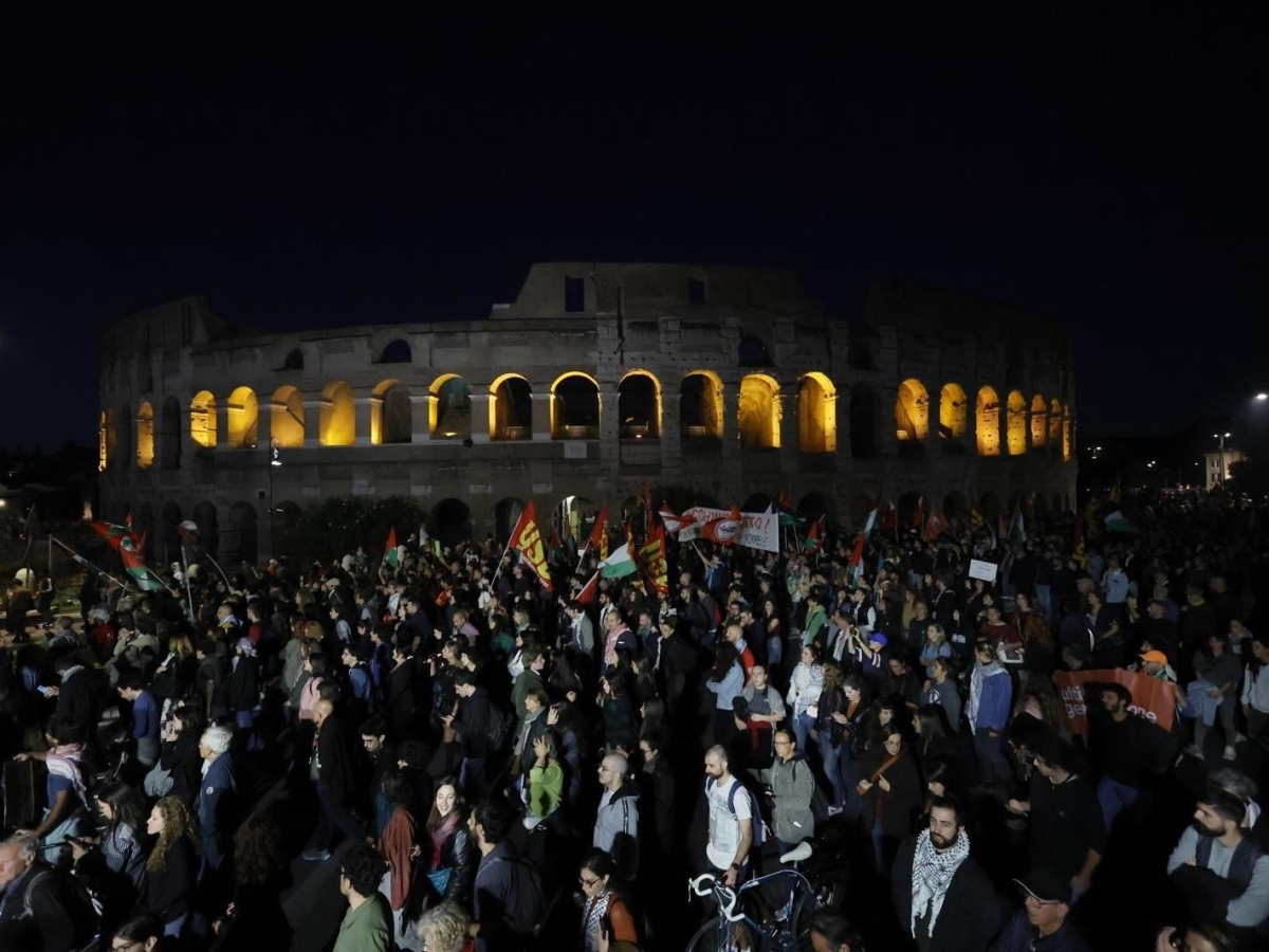 Corteo pro Palestina a Roma, dal Colosseo a Piramide 6mila persone per Gaza e la Flotilla: «Libertà»