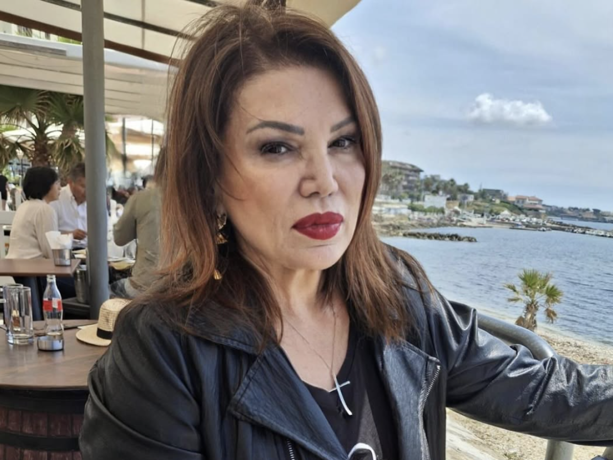 Serena Grandi: «Ho avuto un tumore al seno sinistro dopo la morte di mia mamma. Da un annetto sono vegetariana, ma il prosciutto lo mangio e sono dimagrita 20 chili»