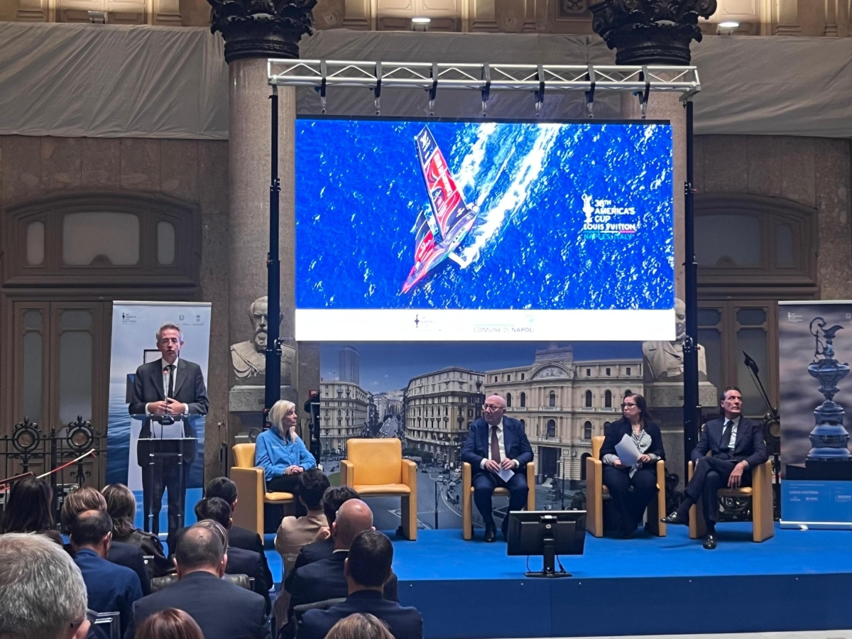 America's Cup a Napoli: «Si parte a maggio 2027». Il sindaco: «Solo le Olimpiadi hanno impatto economico e occupazionale superiore»