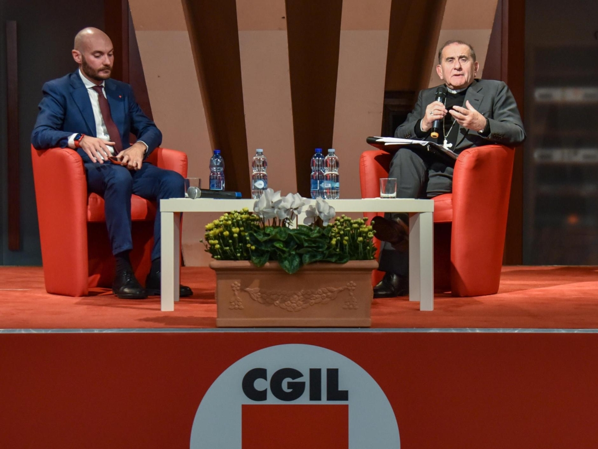 Incontro storico Delpini-Cgil alla Camera del lavoro, la prima volta di un arcivescovo: «Preoccupazioni condivise»