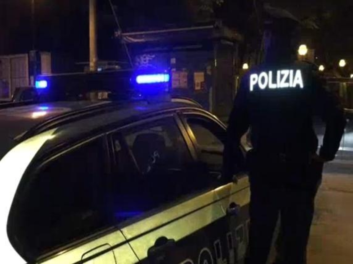 Napoli, volante si schianta contro Suv con 5 giovani: muore poliziotto, grave il collega | L Napoli, volante si schianta contro Suv con 5 giovani: muore poliziotto, grave il collega | L