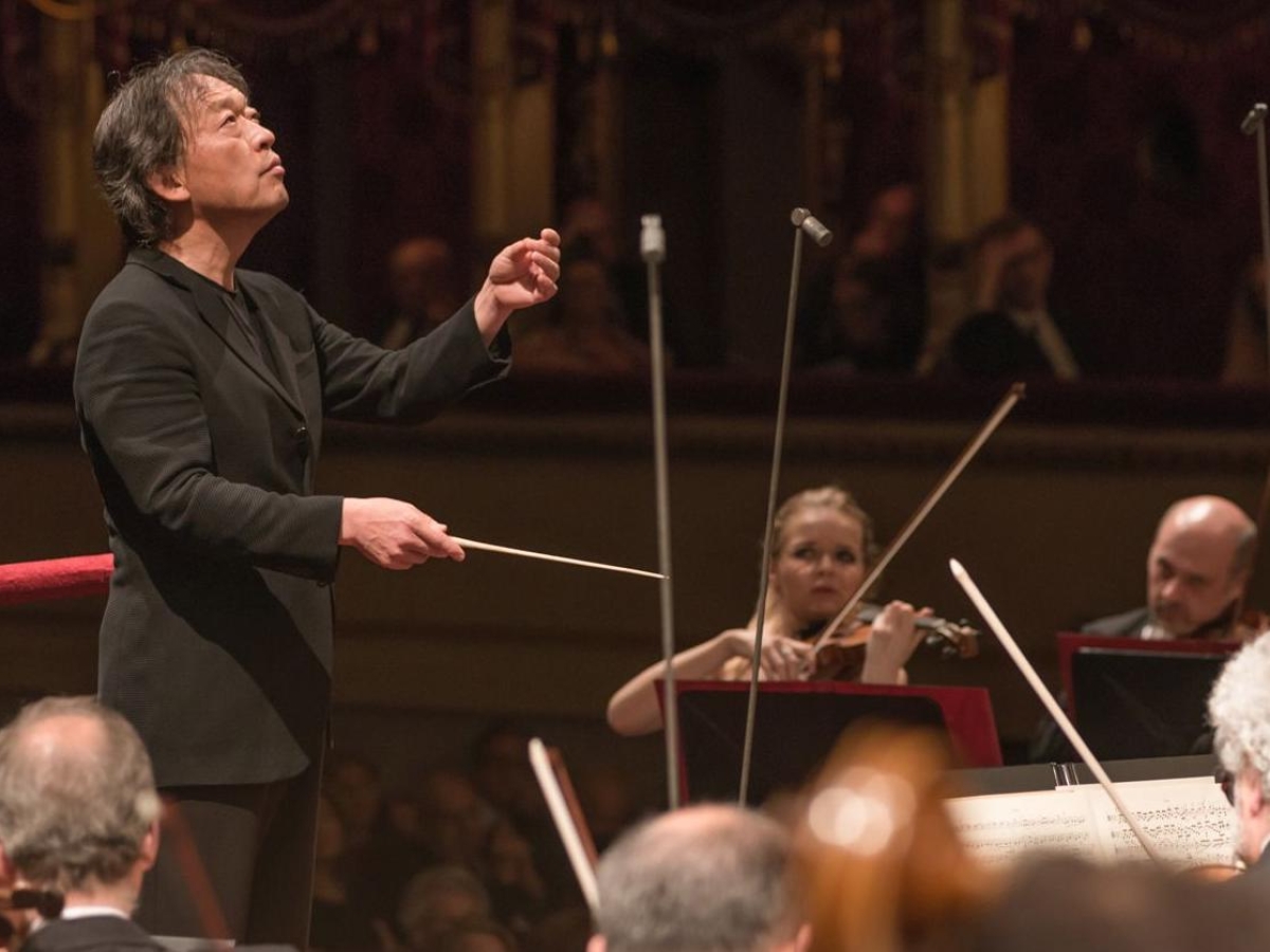 Chung sul podio e la Filarmonica: alla Scala in scena la gioia di fare musica
