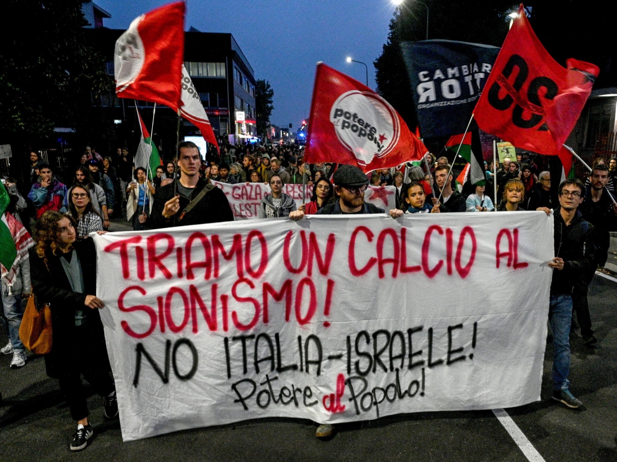 Milano, in 200 sfilano per Gaza a Lambrate nonostante i piani di pace: l'incognita dei manifestanti che si muovono senza leader