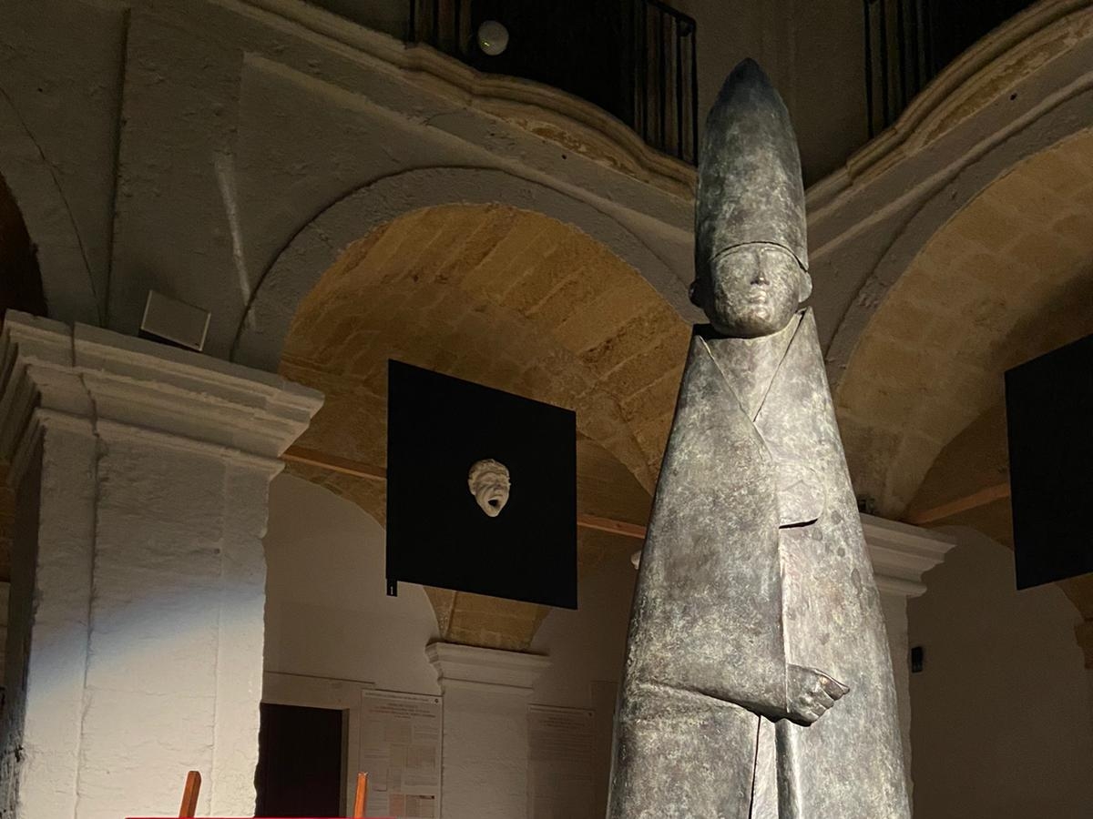 Il «Grande cardinale in piedi» di Giacomo Manzù donato al Comune di Bergamo: sarà collocato davanti all'Accademia Carrara