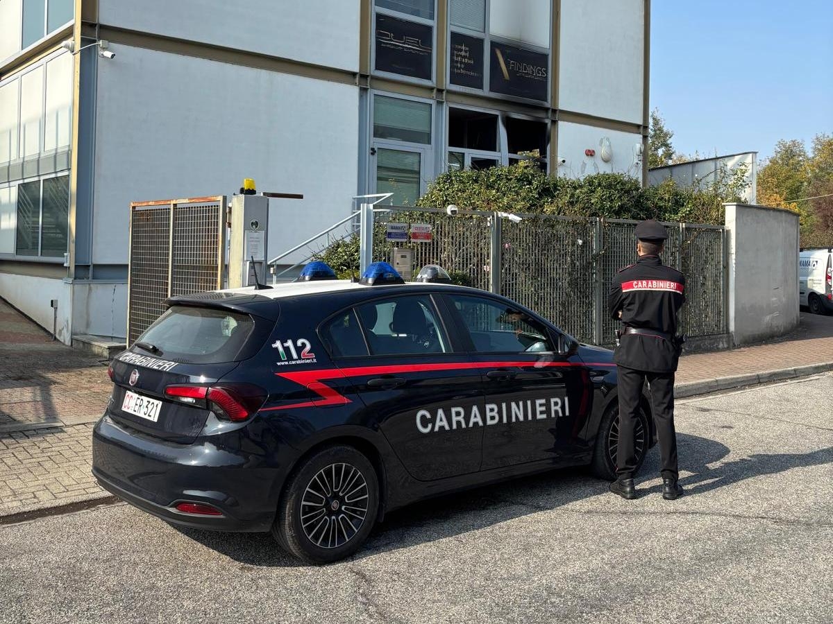 «Mi hanno rapinata e maltrattata sulla sedia a rotelle», ma per i carabinieri la disabile si è inventata tutto