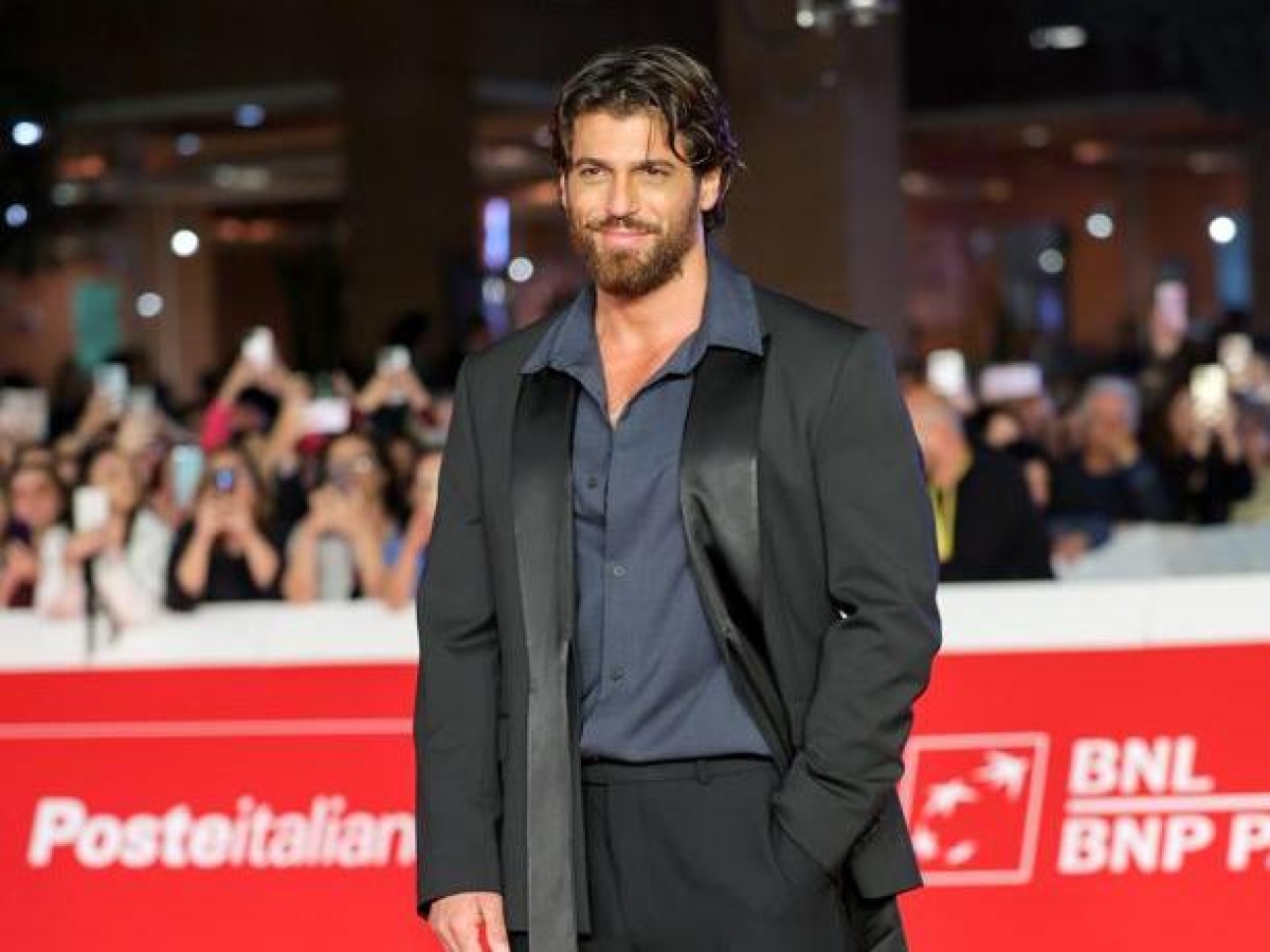 Festa del Cinema di Roma, il red carpet della terza giornata: Can Yaman, il nuovo «Sandokan» conquista la folla