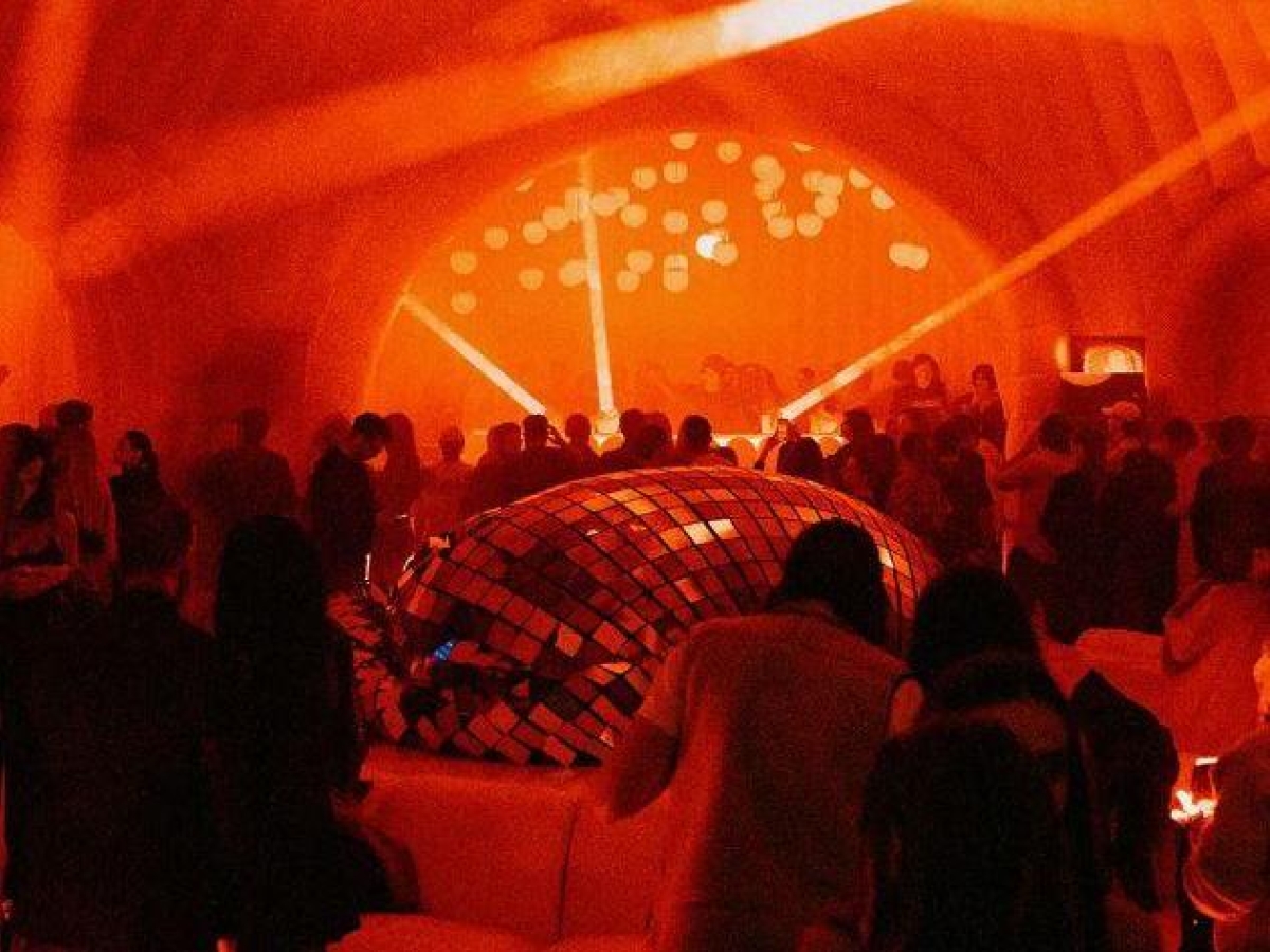 Roma, tre ambasciate contro la discoteca «The Flat» alle Terme di Caracalla: «Musica troppo alta»