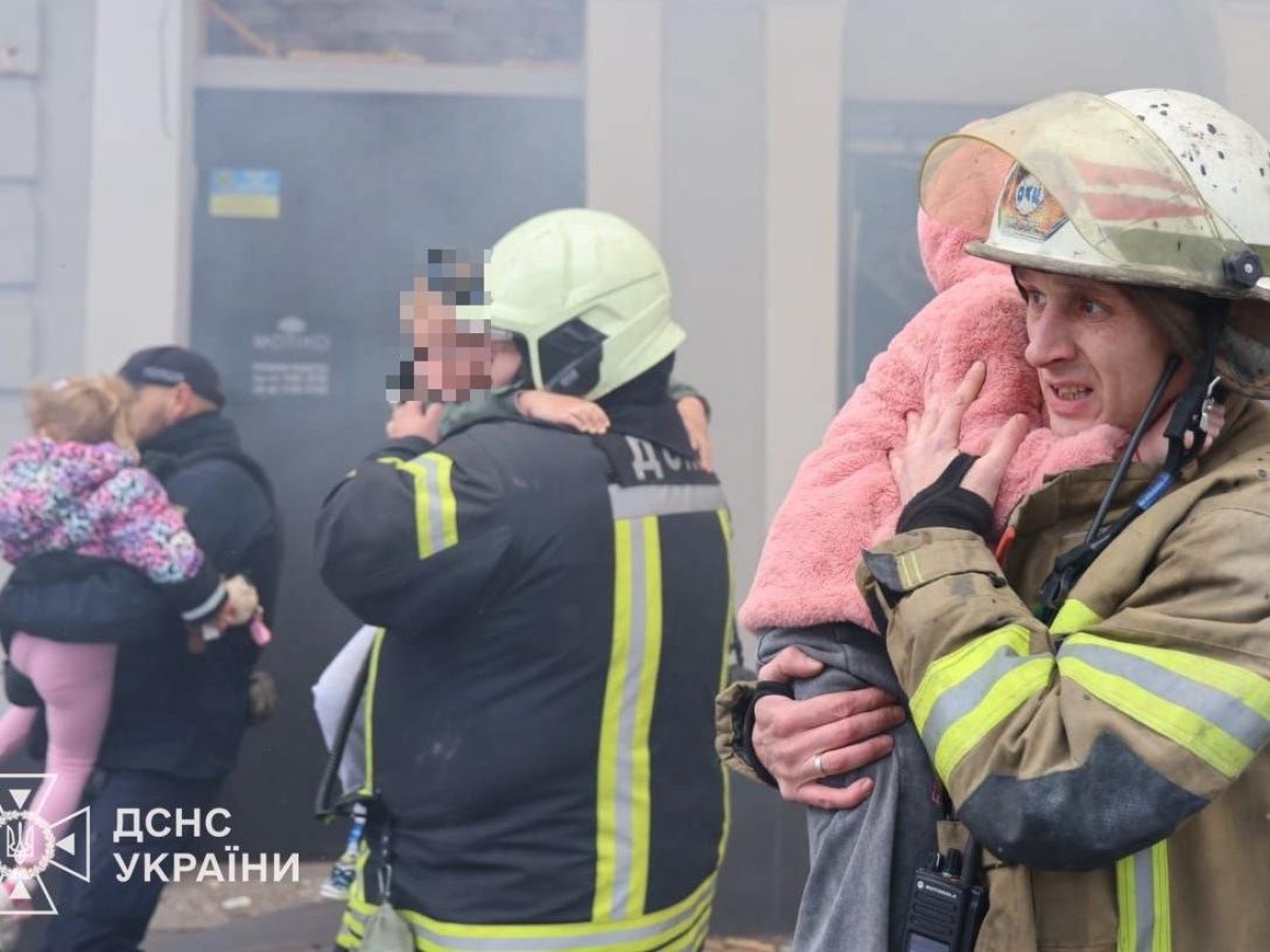 Droni russi su asilo a Kharkiv: bambini feriti. Poi Mosca smentisce gli Usa: «Continua la preparazione del vertice Putin Trump» Droni russi su asilo a Kharkiv: bambini feriti. Poi Mosca smentisce gli Usa: «Continua la preparazione del vertice Putin Trump»