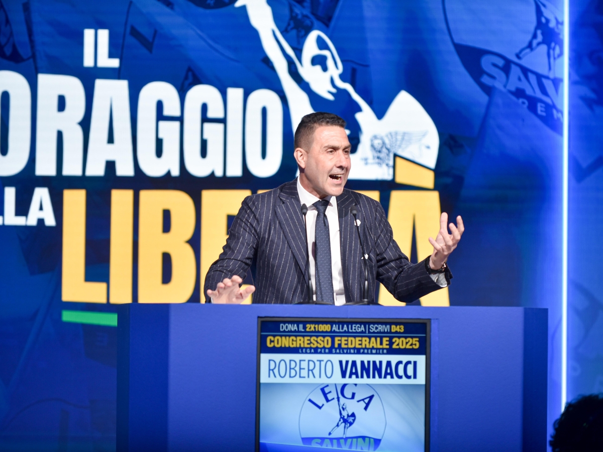 Vannacci lancia a Paderno Franciacorta la sua associazione nordista e sfida Zaia