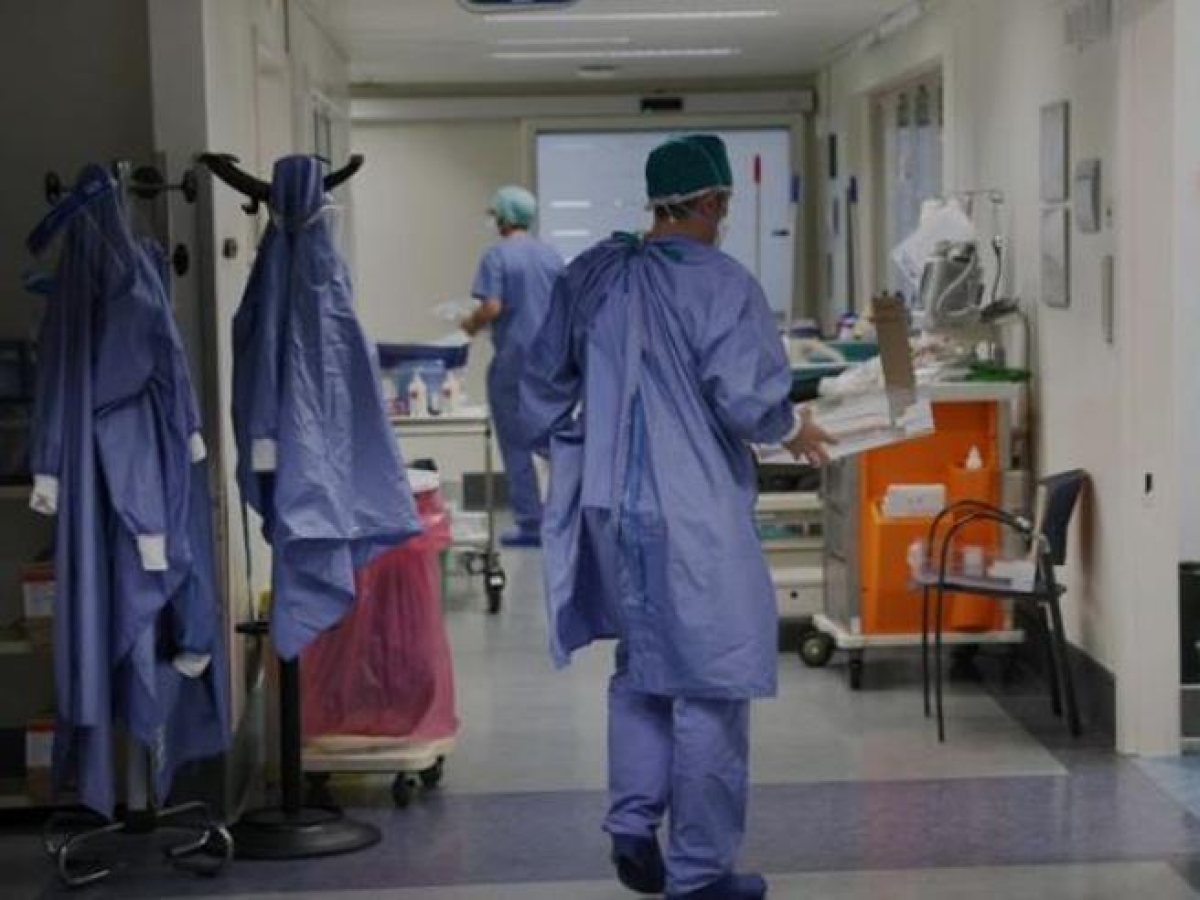 Milano, la grande fuga degli infermieri dalla Lombardia: ogni anno lasciano in 3 mila. L'esodo verso Svizzera e Dubai e i nuovi arrivi dal Sudamerica