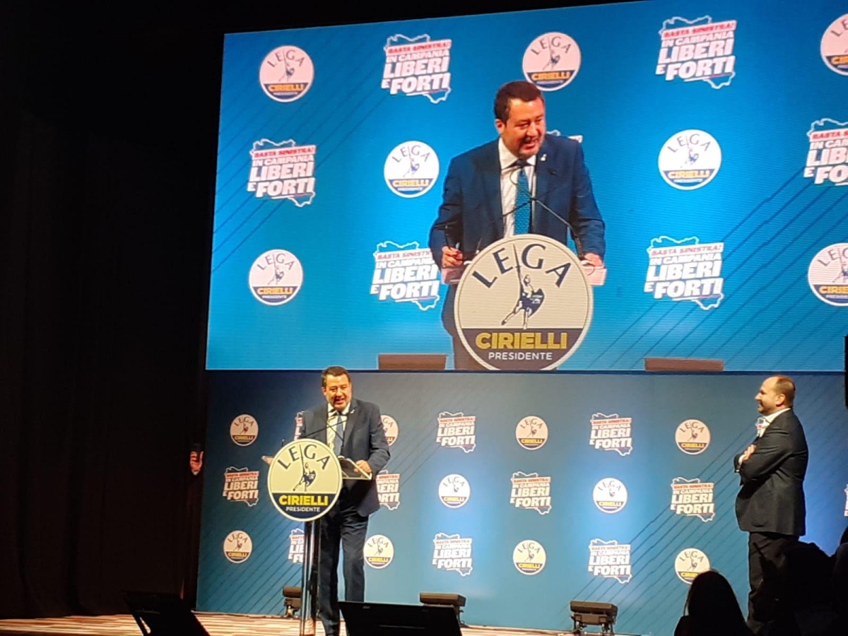 Salvini apre la campagna elettorale a Napoli: «Eav una vergogna, sto pensando di commissariarla»