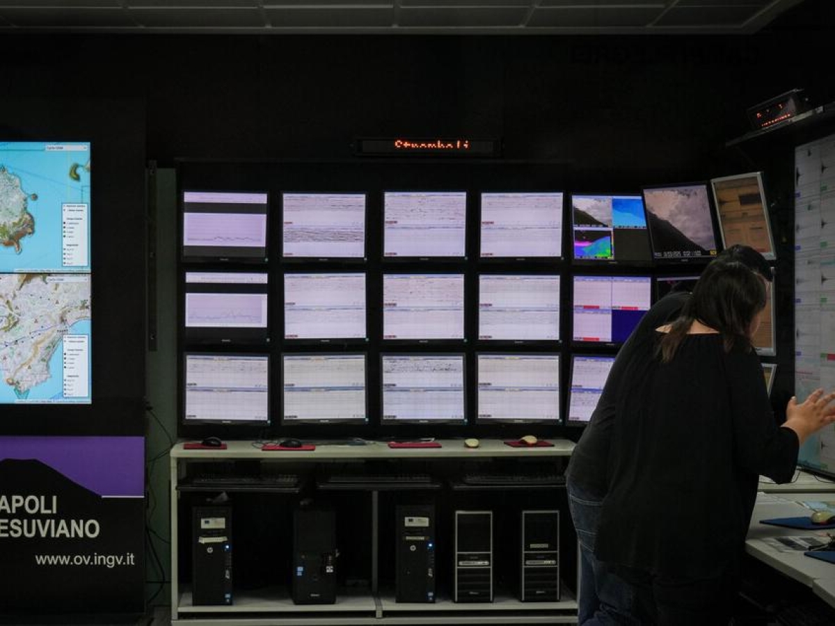 Terremoto Campi Flegrei, due scosse di magnitudo 3.1 e 2.9 a distanza di un minuto: nella notte paura da Pozzuoli a Napoli