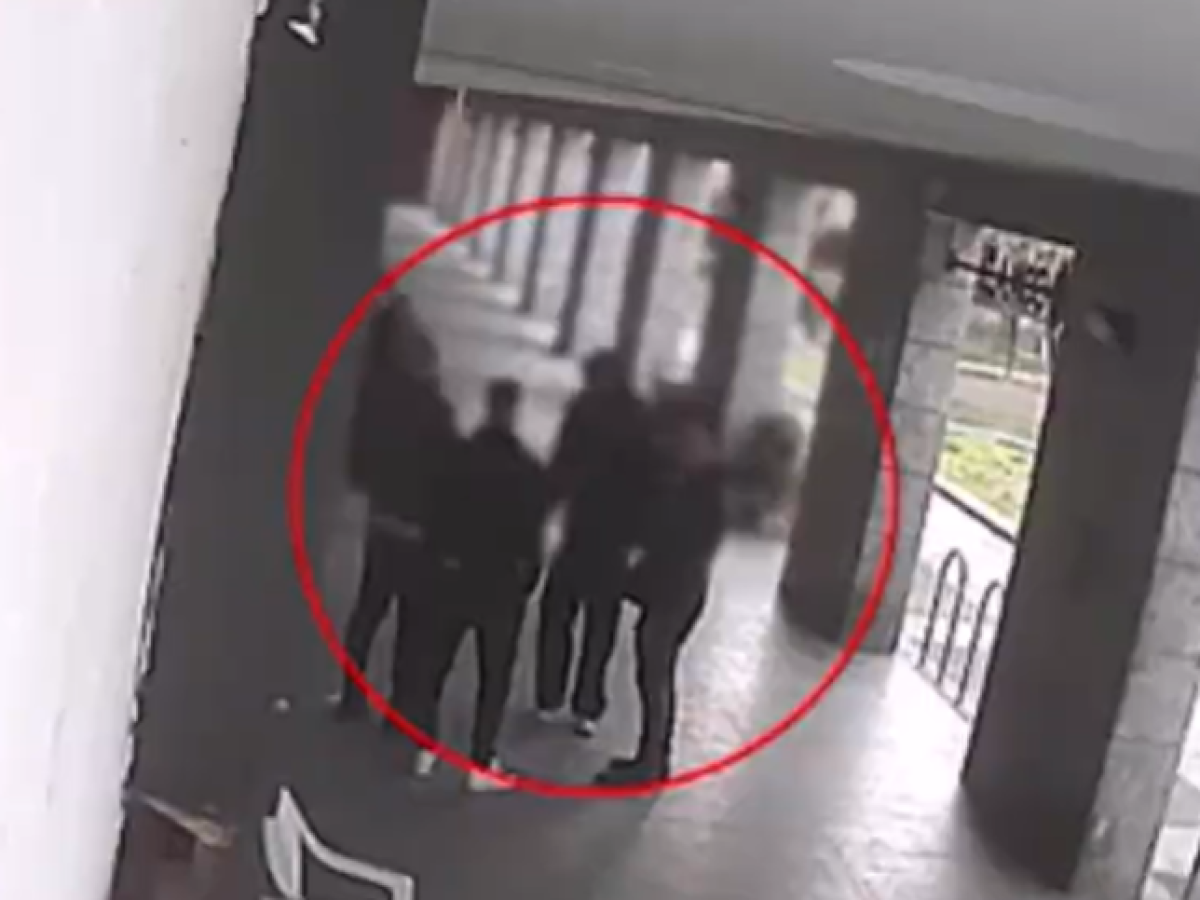 Milano, blitz antidroga alla Barona: tra gli arrestati Katia «la Nera», gestiva la piazza di spaccio per i boss della famiglia Calaiò in carcere