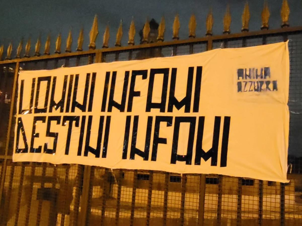 Spalletti alla Juventus, striscione di protesta a Napoli: «Uomini infami»