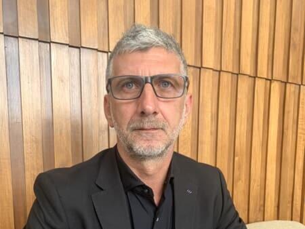 Dalle lodi al Ventennio a Decaro, la metamorfosi del brindisino Roberto Quarta: eletto con FdI sosterrà il centrosinistra