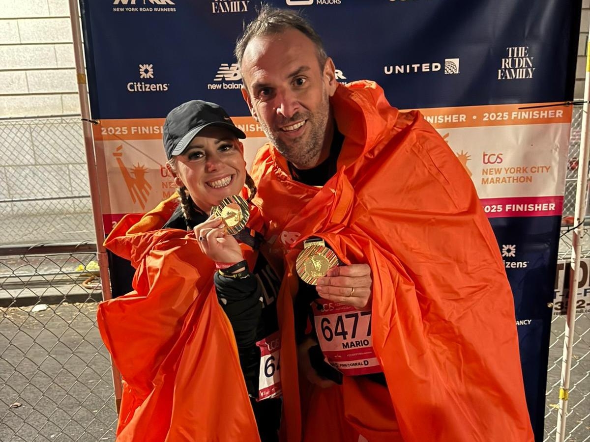 Mario Conte, il sindaco di Treviso festeggia l'anniversario di nozze alla maratona di New York: «Mi sono allenato correndo in città»