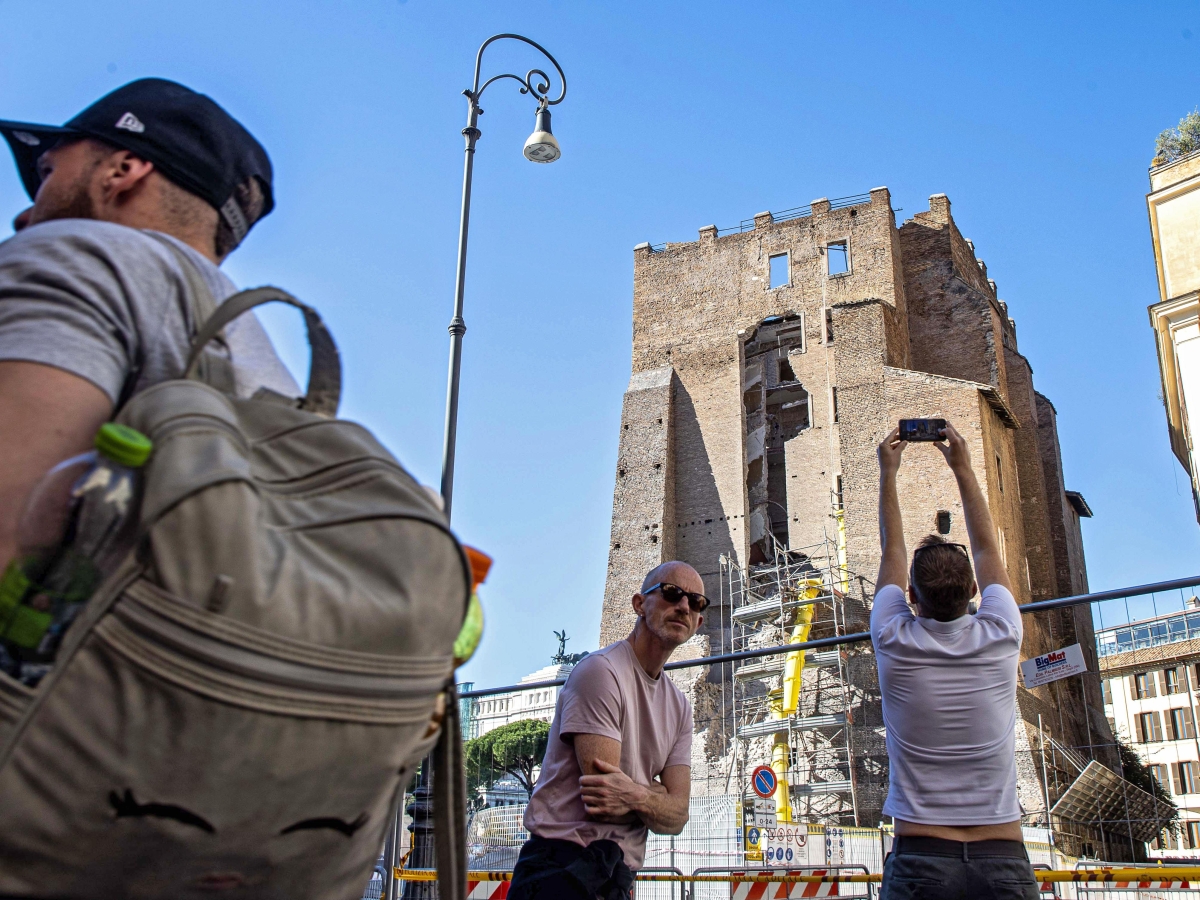 Roma, oggi il progetto per salvare la Torre dei Conti. Piano a sostegno di imprese e lavoratori penalizzati dal crollo