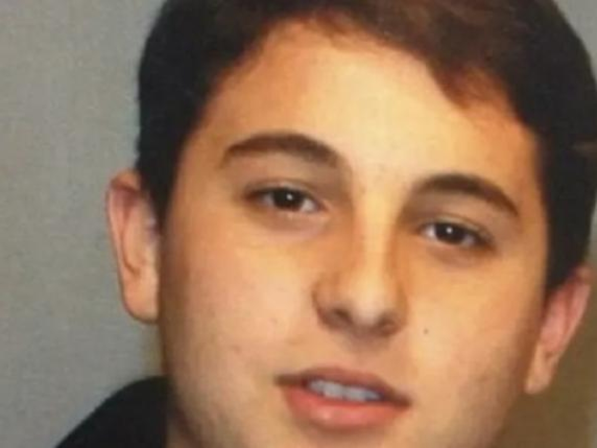 Il 14enne Emanuele Di Caterino accoltellato e ucciso ad Aversa, svolta al processo 12 anni dopo. Il Pg chiede l'assoluzione: «Fu legittima difesa»