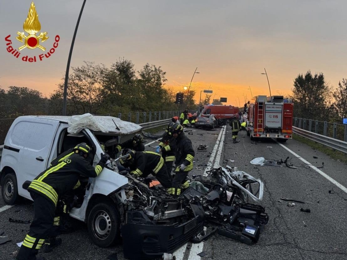 scontro tra auto sulla tangenziale sud di bergamo tre morti coinvolti diversi veicoli ci sono dei feriti da Xml2.corriere.it scontro tra auto sulla tangenziale sud di bergamo tre morti coinvolti diversi veicoli ci sono dei feriti