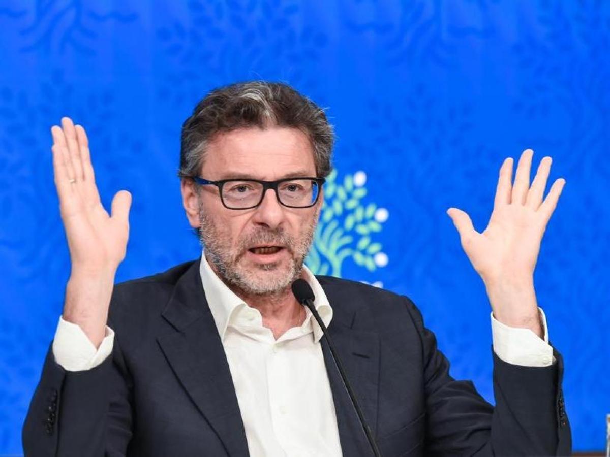 Giorgetti: «Manovra per la competitività. L’Europa fermi l’avanzata cinese. Chi guadagna duemila euro non è un benestante» Giorgetti: «Manovra per la competitività. L’Europa fermi l’avanzata cinese. Chi guadagna duemila euro non è un benestante»