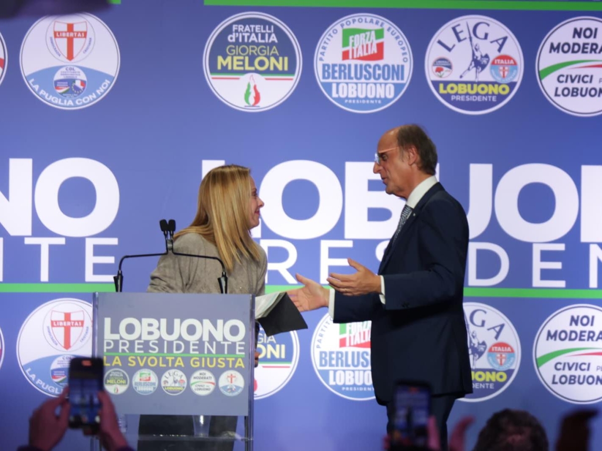 Meloni a Bari: "Manovra per i ricchi? Serve coraggio a dirlo". Salvini e i migranti: "Fuori dalle pa... chi non rispetta la nostra cultura"