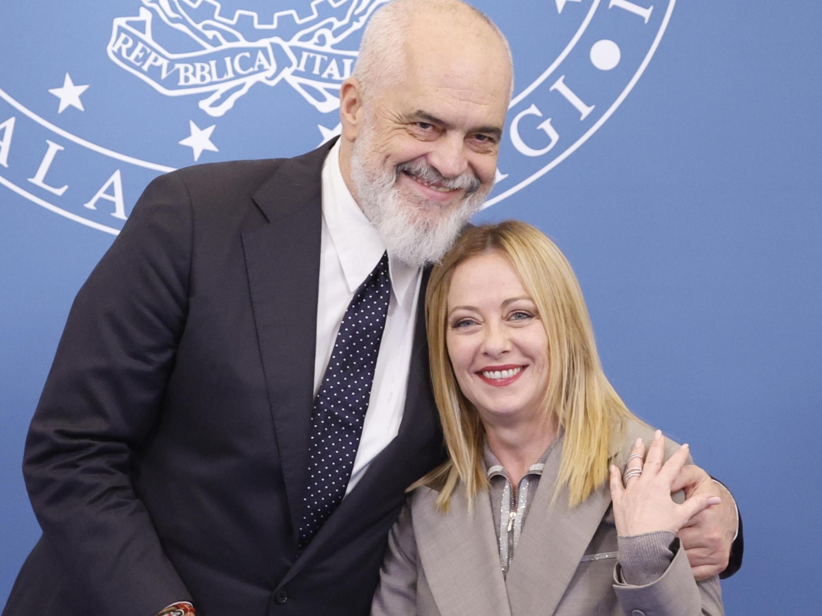 Il rapporto «speciale» tra Meloni e Rama: stima, regali e pure l'inchino. Lui: «È mia sorella»