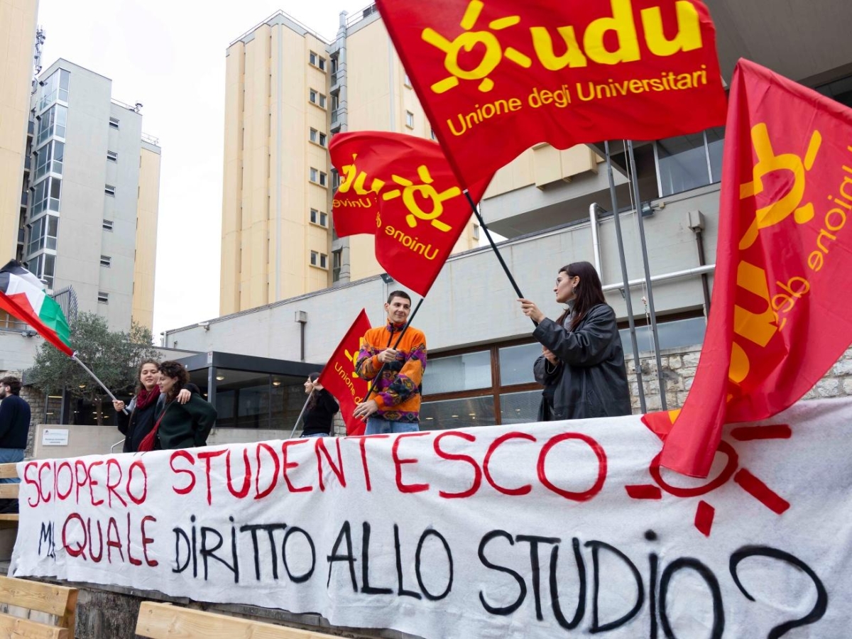 Studentati a Firenze, locali fatiscenti e pochi posti letto: «Emergenza continua»
