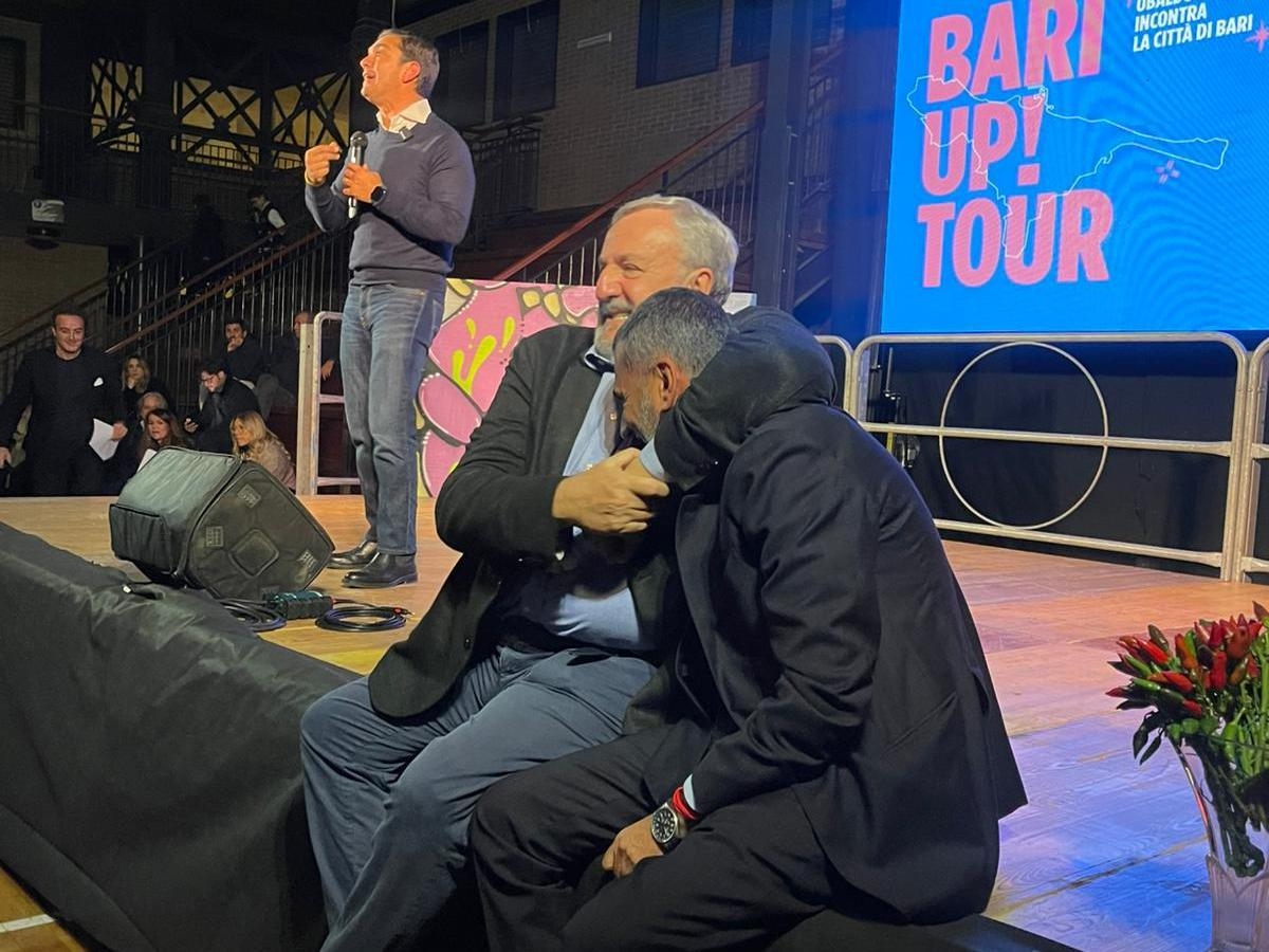 Elezioni regionali in Puglia, la campagna su WhatsApp di Emiliano: «Chiamatemi e vi dico per chi votare»