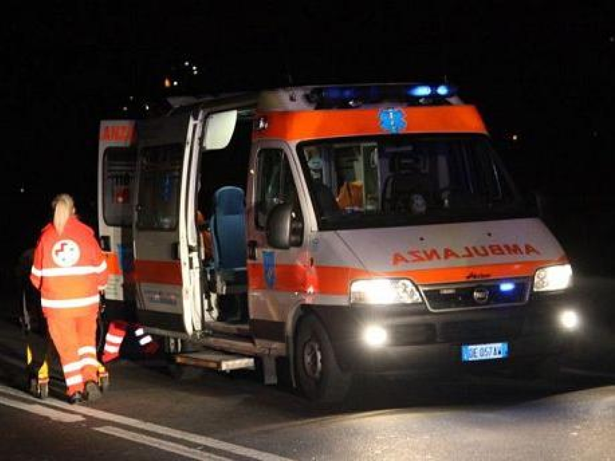 Arzano, fiamme da una stufa: feriti genitori, figlio di 6 anni e nipote 16enne