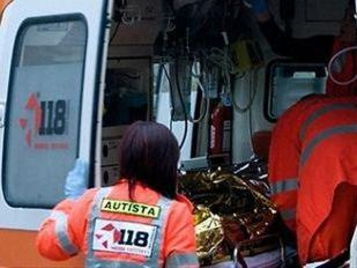 Bagni di Lucca, passeggia a piedi e viene travolto da un mezzo per la spazzatura: morto