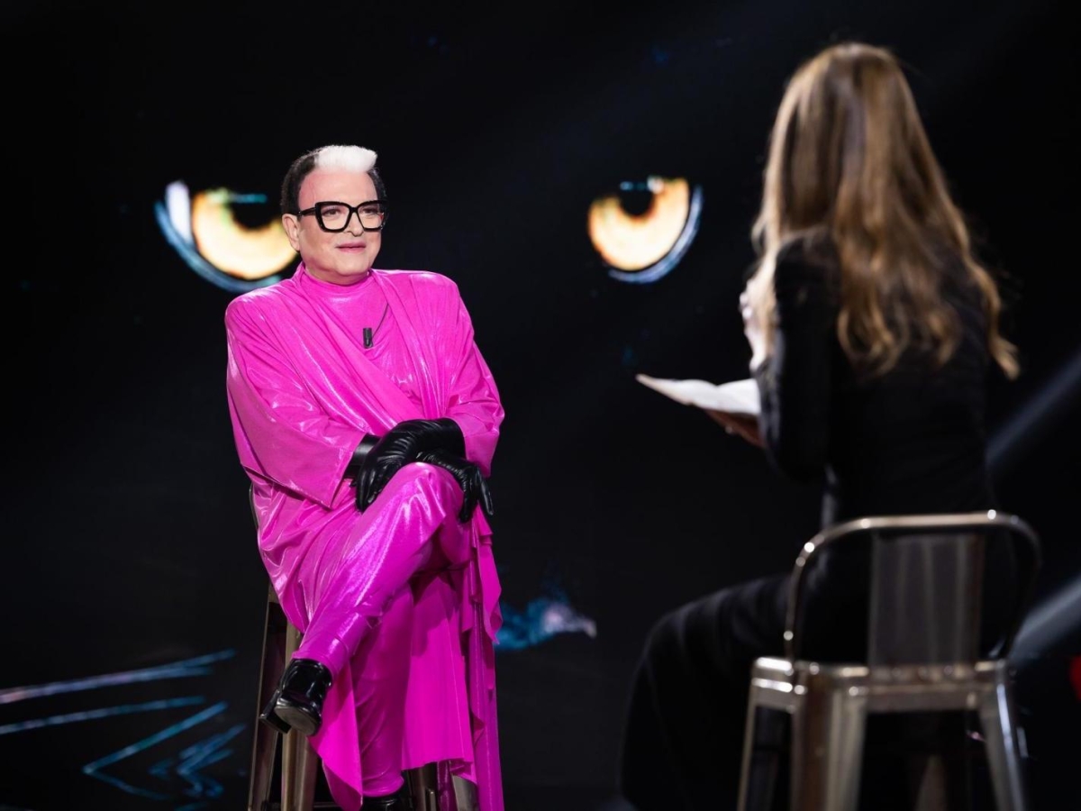 Malgioglio a «Belve»: «Non c'era bisogno di spiegare a mamma il mio orientamento sessuale. Ho un tatuaggio segreto che non farò vedere mai»