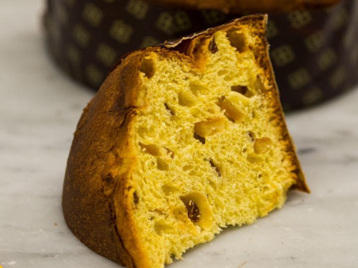 Panettone, guida «alla milanese» per la scelta: il burro straniero e i canditi su misura, come assaggiarlo (e ascoltarlo), quali sono le varianti top e quelle flop