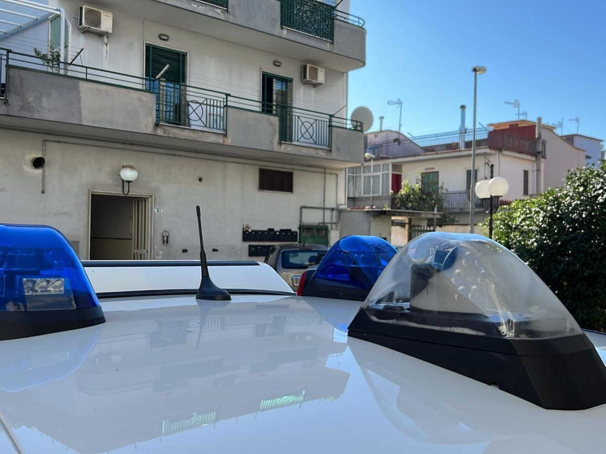Donna accoltellata a Qualiano, arrestato l'ex compagno: evaso dai domiciliari per cercare di ucciderla