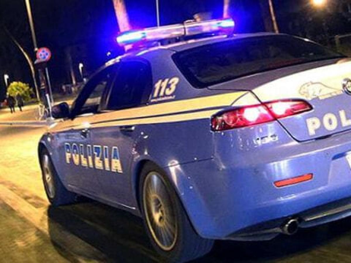 Roma, stuprata nel parco di Tor Tre Teste davanti al fidanzato. Arrestati tre uomini magrebini, caccia ad altri due