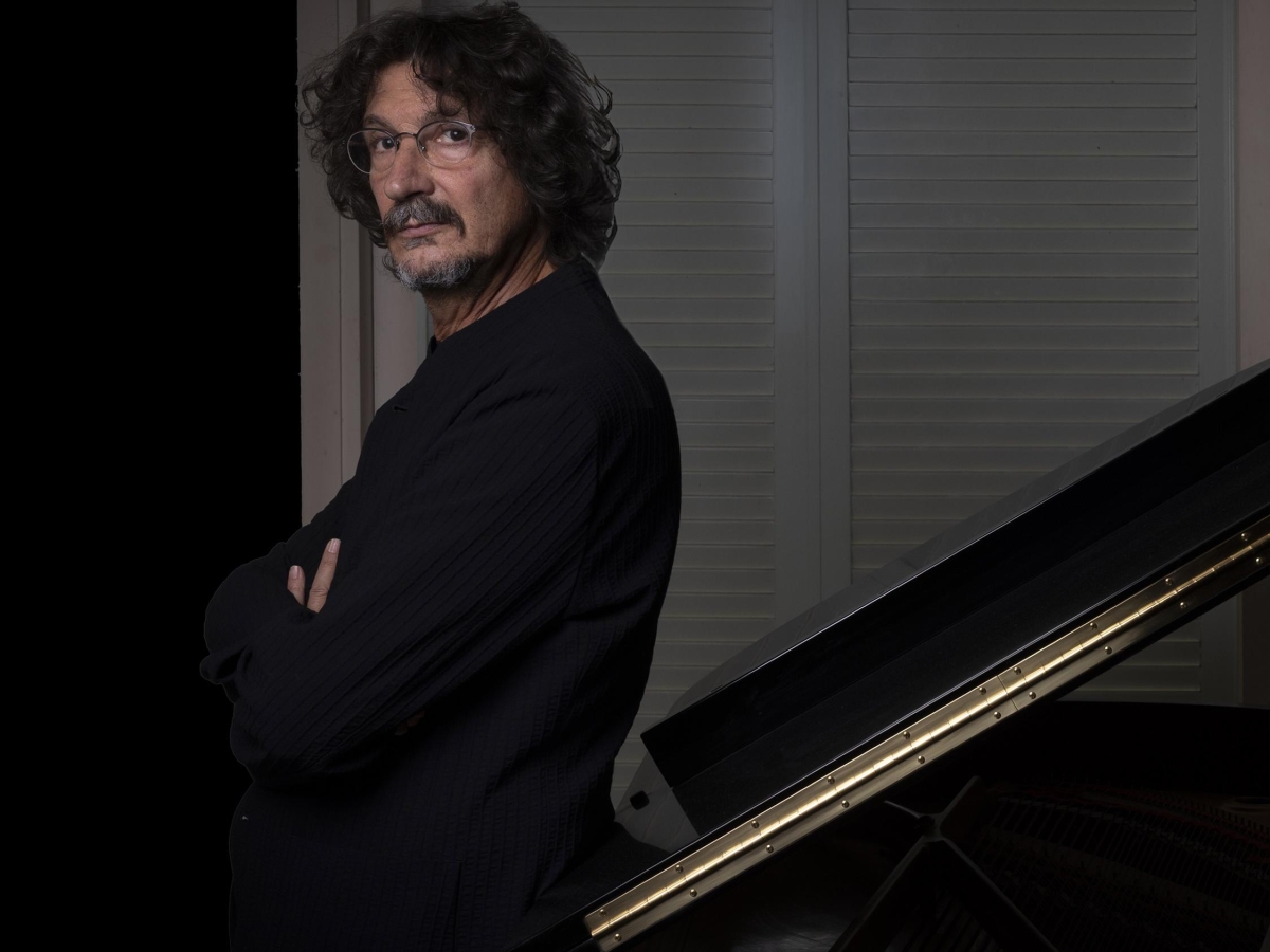 Sergio Cammariere: «Il mio disco invita a fermarsi e ascoltare. Sanremo? Troppo show. Ornella Vanoni è stata unica»