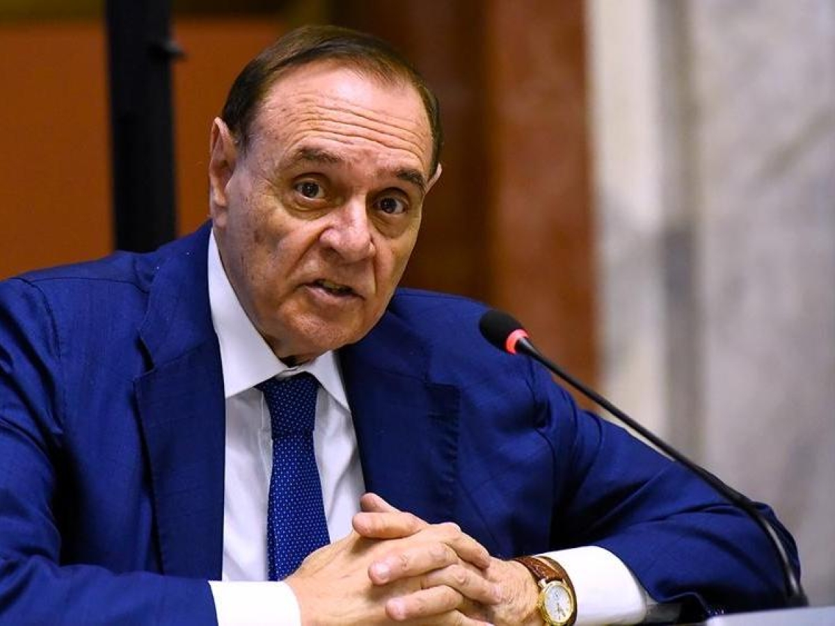 Benevento, Mastella critica lo striscione sessista apparso sui cancelli del liceo scientifico contro gli alunni del classico