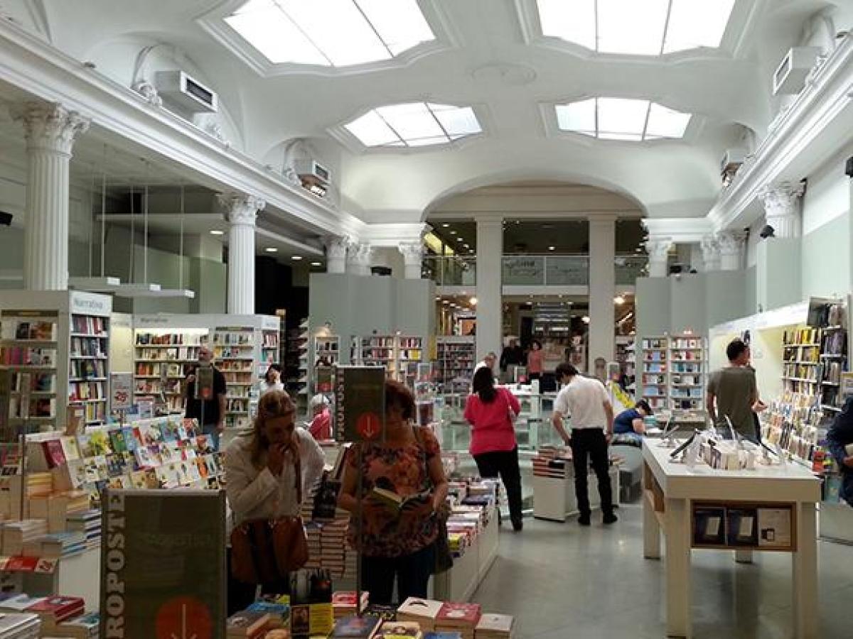 «Libraccio», la libreria di via Nazionale festeggia 30 anni: eventi speciali nel weekend