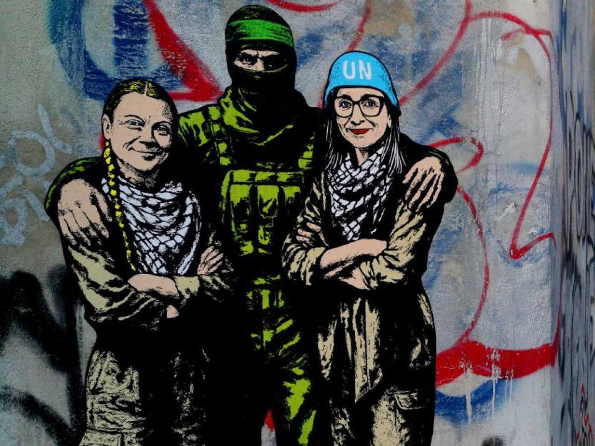 Termini, Greta Thunberg, Francesca Albanese e l'uomo di Hamas nel murale di aleXsandro Palombo
